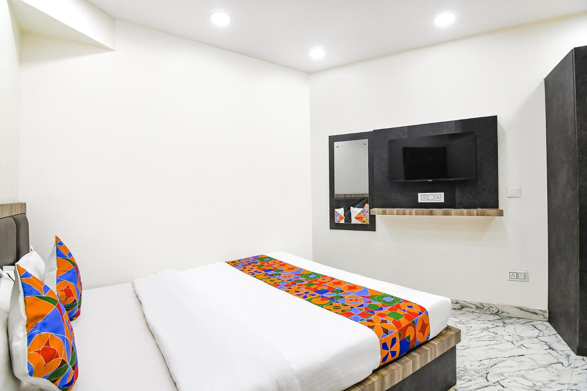 Hotel Fabexpress Sr Royale - Nr Sealdah Station à Calcutta Extérieur photo